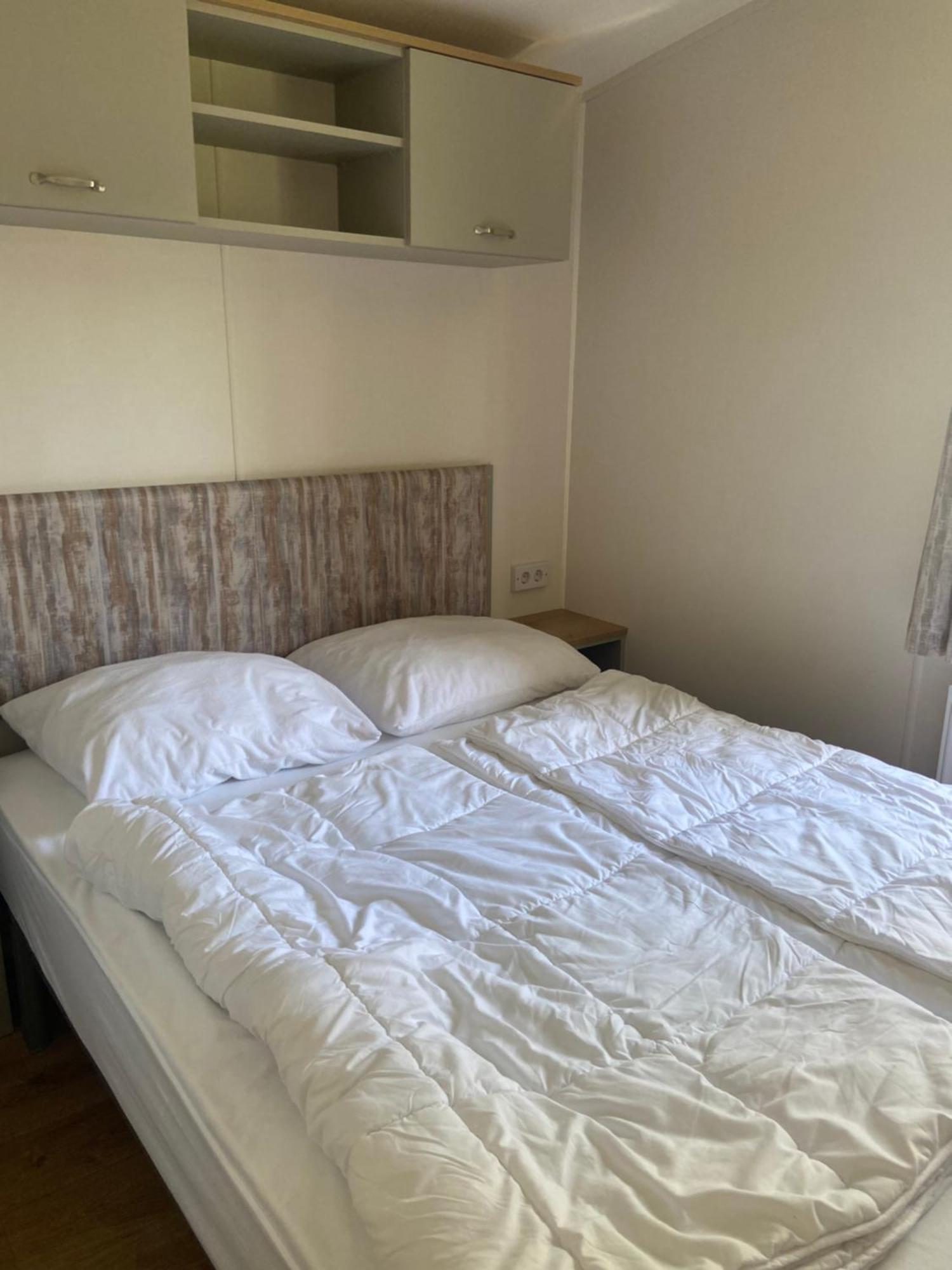Camping De Duinhoeve Chalet Vogel Not For Companies Nieuw-Haamstede Dış mekan fotoğraf