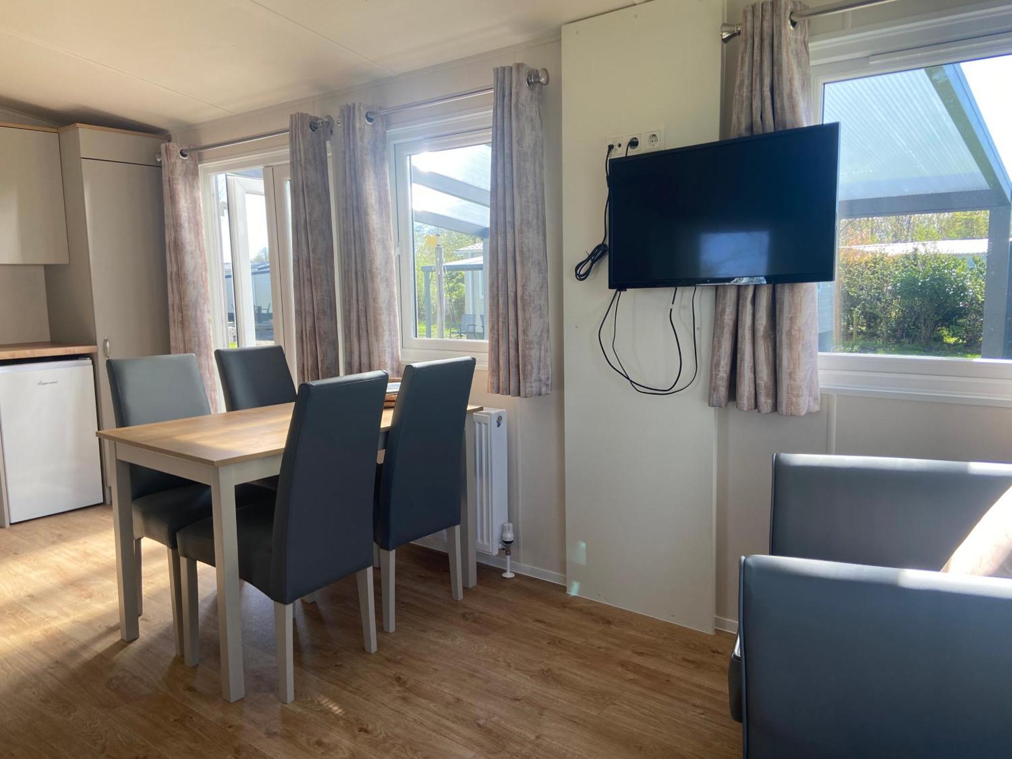 Camping De Duinhoeve Chalet Vogel Not For Companies Nieuw-Haamstede Dış mekan fotoğraf